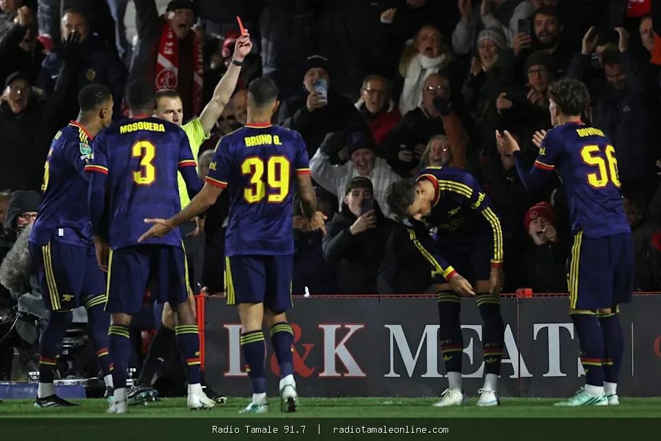 Dowman sees red as Arsenal crash out of EF cup