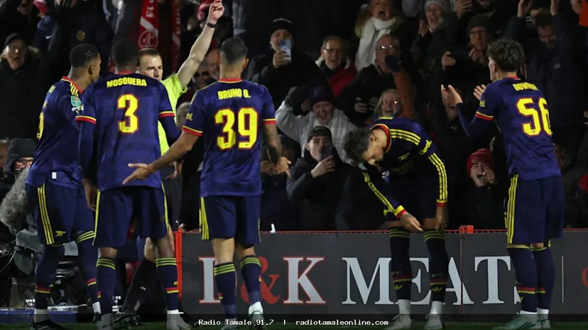 Dowman sees red as Arsenal crash out of EF cup
