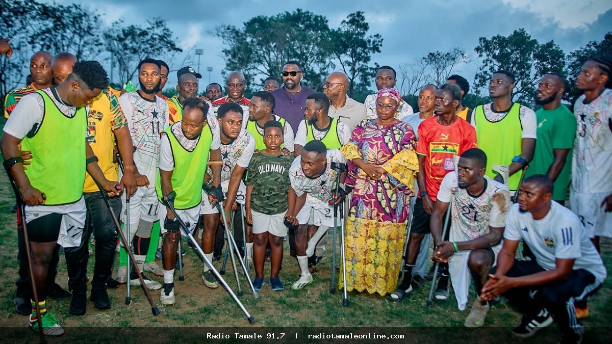 Minister Agriculture Donates GH¢50,000 To Black Challenge, Pledges Poultry Businesses For Eight Players